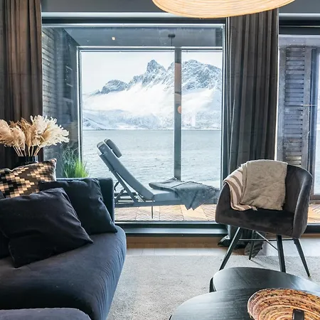 Storm Senja Living - Emil Hansen Tofta